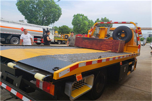 丰满区附近拖车电话号码服务